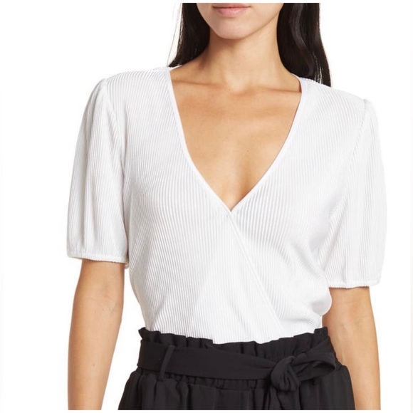 Wayf Tops - WAYF white Surplice Ribbed Cami‎ Bodysuit
Short Sleeve Size Small